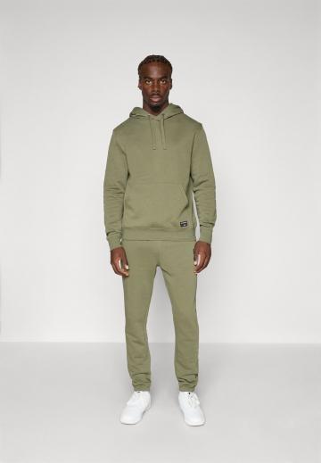 Спортивная кофта