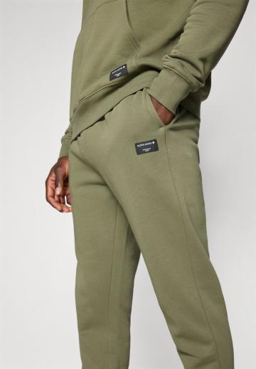 Спортивные штаны