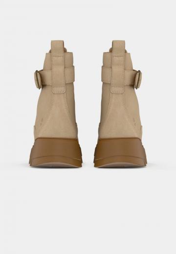 Ботинки на шнуровке