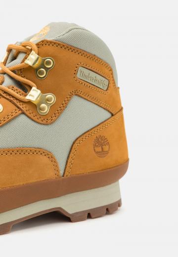 Ботинки на шнуровке