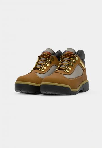 Ботинки на шнуровке