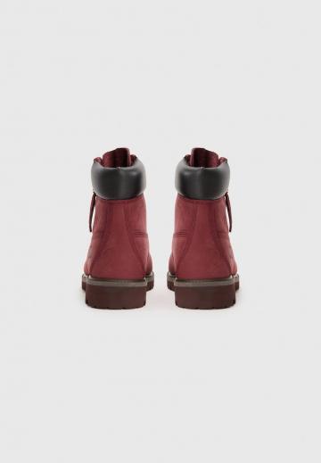 Ботинки на шнуровке