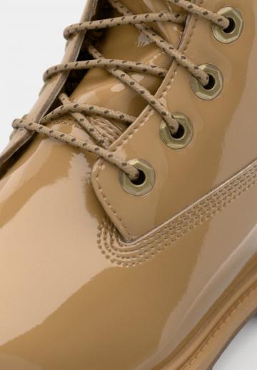 Ботинки на шнуровке