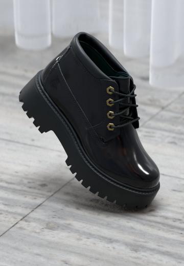 Ботинки на шнуровке