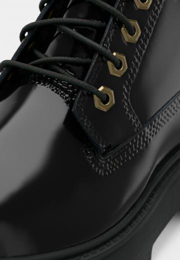 Ботинки на шнуровке