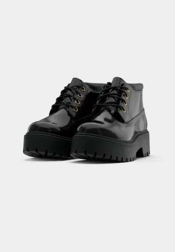 Ботинки на шнуровке