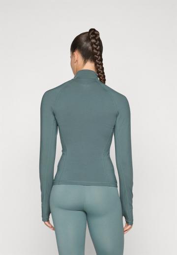 Спортивная толстовка