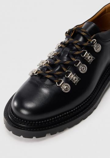 Ботинки на шнуровке