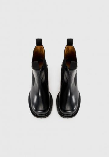 Высокие сапоги