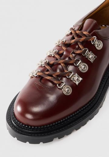 Ботинки на шнуровке