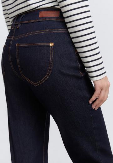 Прямые джинсы