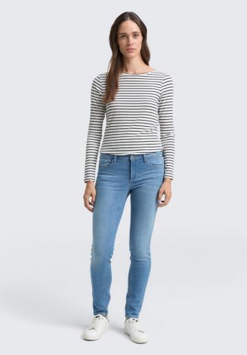 Узкие джинсы