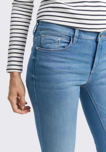 Узкие джинсы