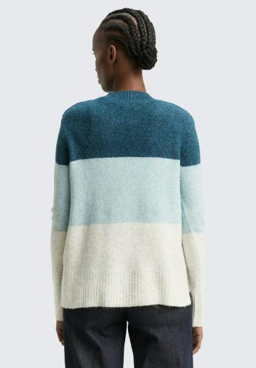 Пуловер в полоску