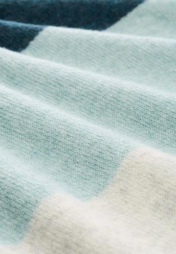 Пуловер в полоску