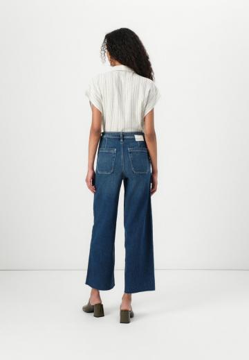 Короткие джинсы