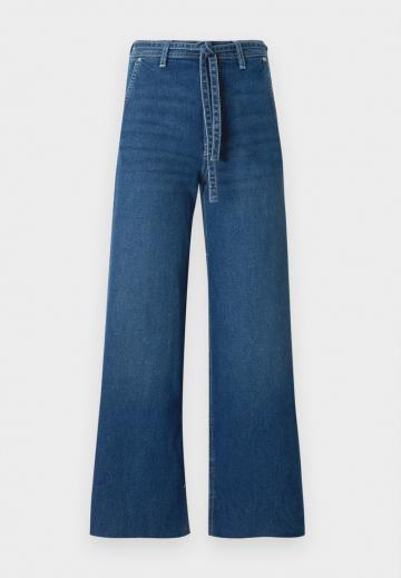 Короткие джинсы