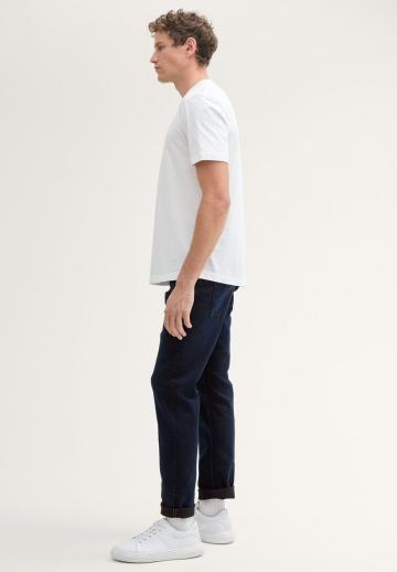 Узкие джинсы