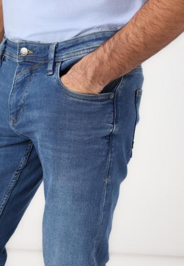 Узкие джинсы