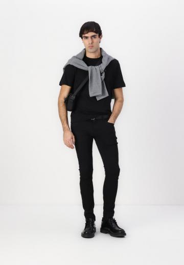 Узкие джинсы