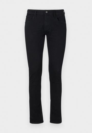 Узкие джинсы