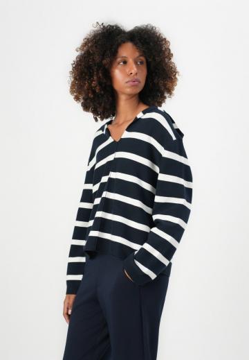 Пуловер с капюшоном