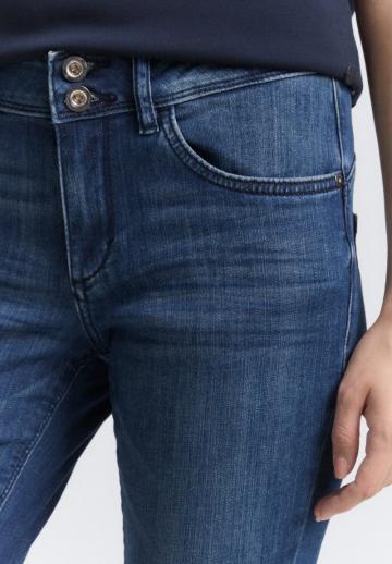 Узкие джинсы