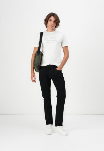 Узкие джинсы