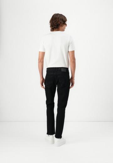 Узкие джинсы