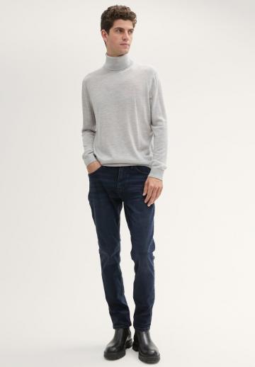 Узкие джинсы