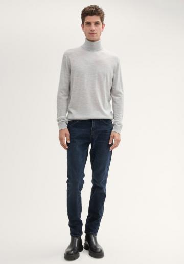 Узкие джинсы