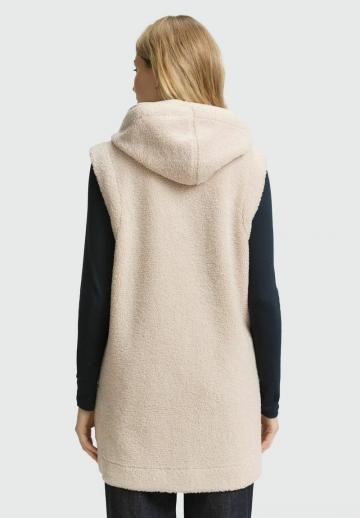 Длинный жилет