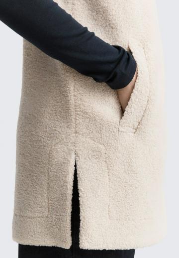 Длинный жилет