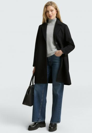 Короткое пальто