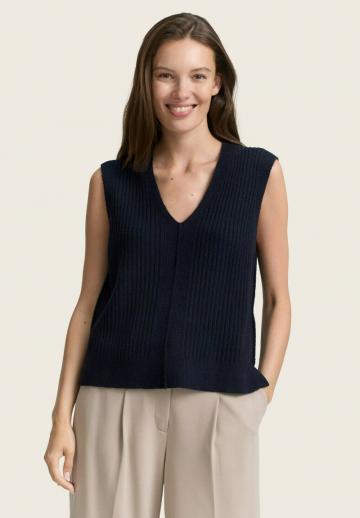 Пуловер без рукавов