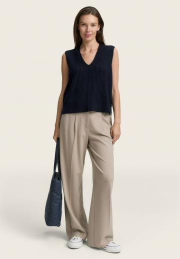 Пуловер без рукавов