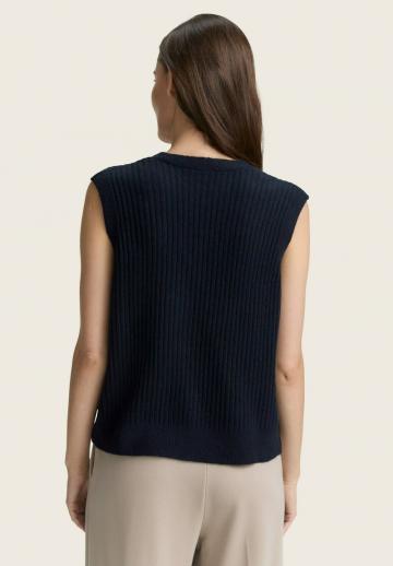 Пуловер без рукавов