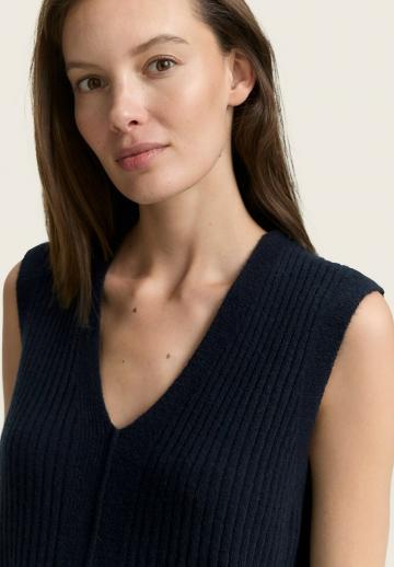 Пуловер без рукавов