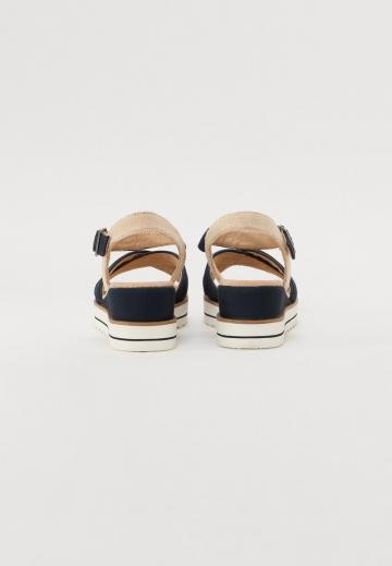 Босоножки на платформе