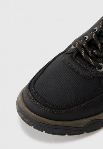 Ботинки на шнуровке