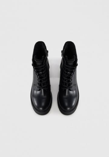 Высокие сапоги