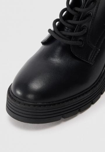 Высокие сапоги