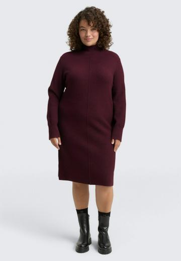 Вязаное платье