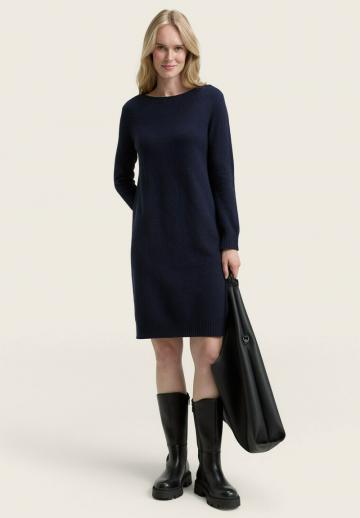 Вязаное платье