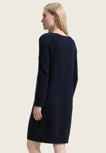 Вязаное платье