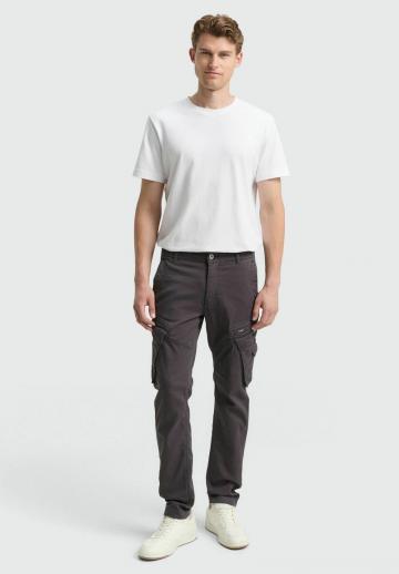 Брюки с накладными карманами