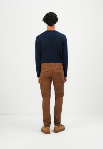 Брюки с накладными карманами