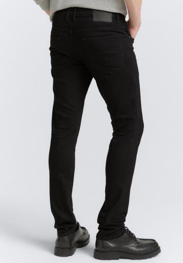 Узкие джинсы