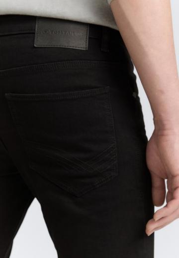 Узкие джинсы