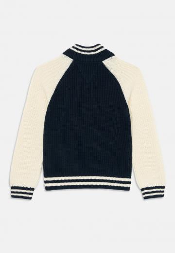 Вязаная кофта